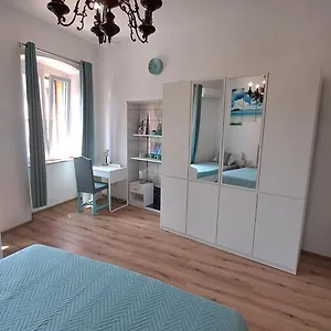 https://red-blue-apartment-private-parking.in-istria.net